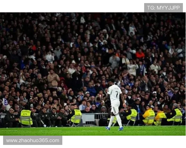 不满战绩皇马球迷嘘声对待球员