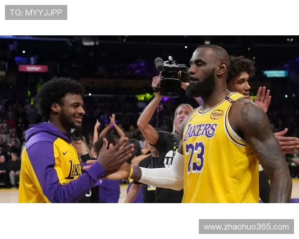 湖人三连胜詹皇回忆单挑布朗尼